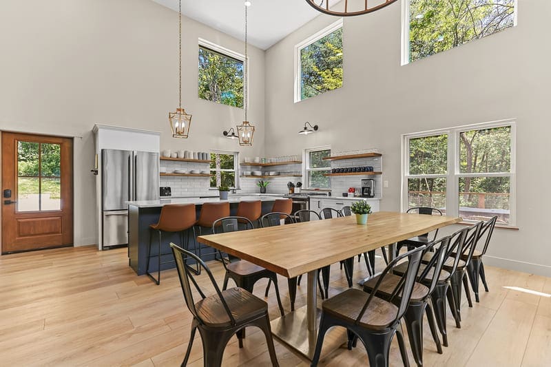 Open-concept kitchen and dining table at Magnolia Grove Lodge, where a large family gathers for meals on one level